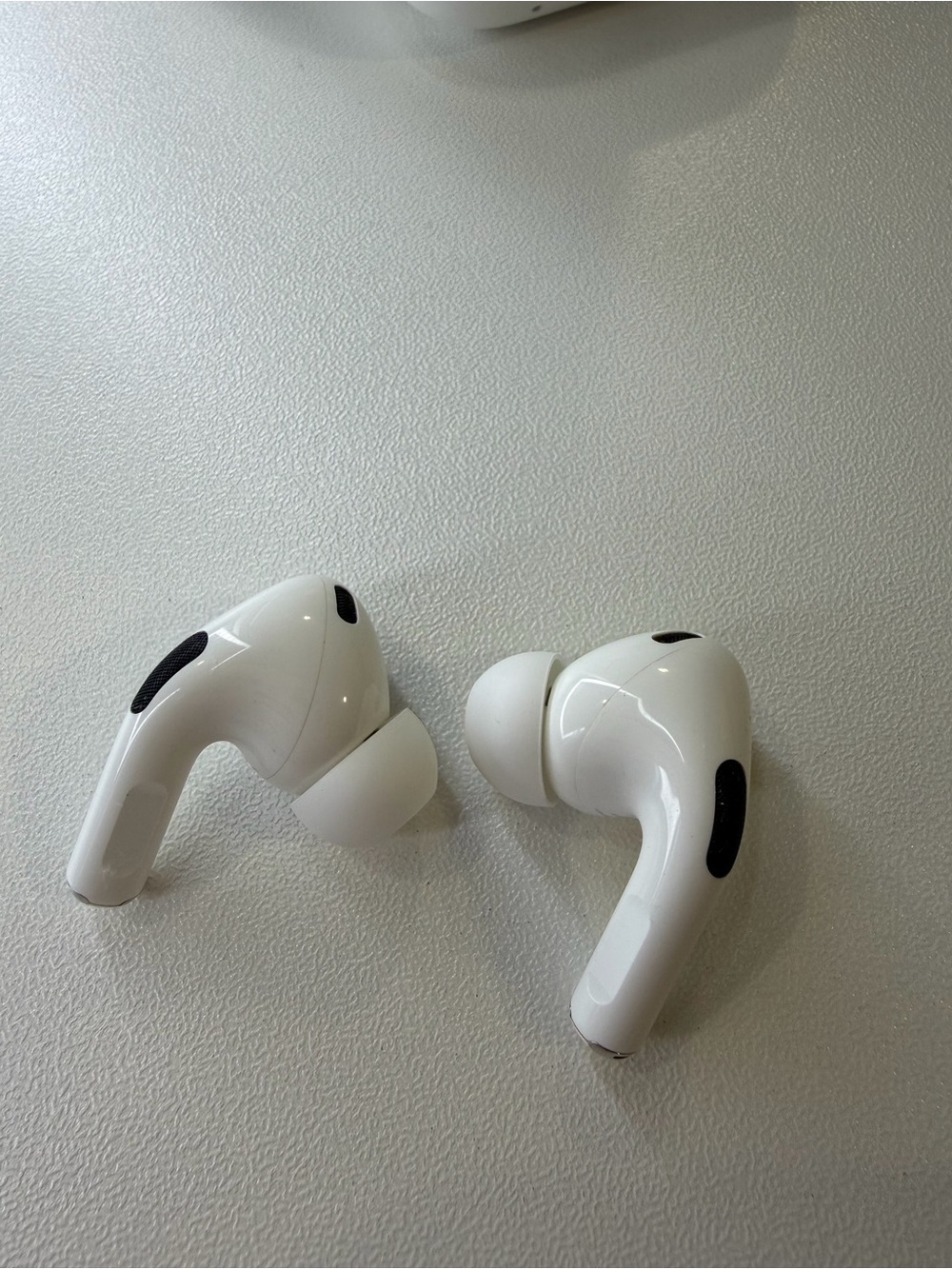 Apple Airpods Pro 2nd Generation MagSafe + Box and accessories - Picture 6 of 15